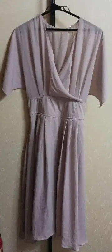 M 사이즈 옅은 핑크 랩 스타일 무릎 아래 원피스 반팔