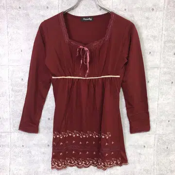 로맨틱 걸리시 구제 의류 가슴 부분 리본 꽃무늬 자수 밑단 스캘럽 상의