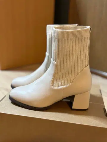 스퀘어토 니트 힐 부츠 아이보리 M Oriental Traffic