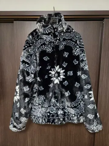 새상품급 단케쉐인 인조 모피 블루종 페이즐리 블랙 L