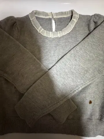 TRECODE 옷깃 프릴 니트 그레이