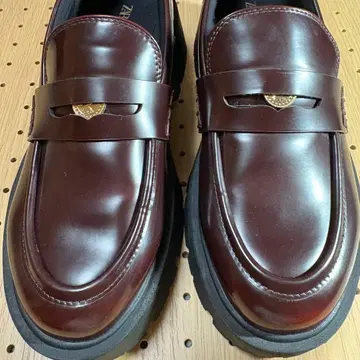 새상품급 ZARA 다크 브라운 통굽 코인 로퍼