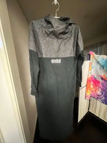 SY32 후드 부착 롱 원피스 블랙 그레이