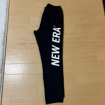 NEW ERA 슬림핏 팬츠 블랙