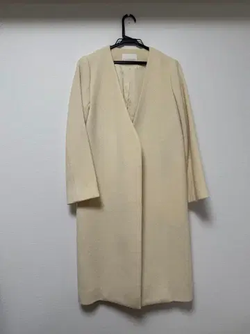 크림색 노카라 롱 코트