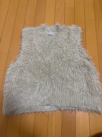 Gypsophila 베이지 V넥 니트 베스트