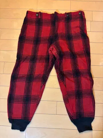 빨간색과 블랙 체크 무늬 워크 팬츠