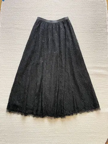 한 번 착용 트라쪼돈나 레이스 플레어 스커트