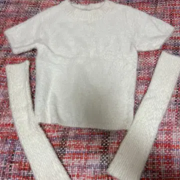 갸루 청순 화이트 반팔 니트 암 포함