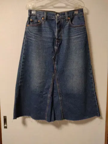 새상품급 Levi's 하이라이즈 플레어 데님 스커트