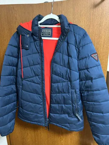 GUESS 네이비/레드 다운 자켓