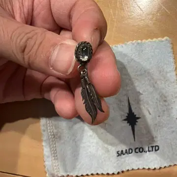 SAAD 깃털 모티브 귀걸이(한쪽용)