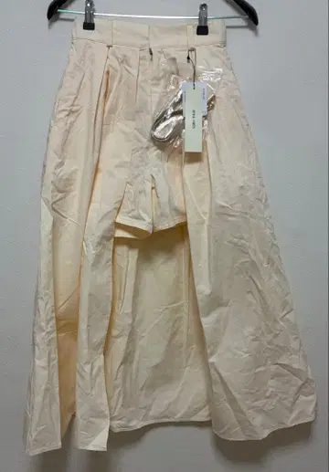 로얄 파티 크림색 벨트 포함 쇼츠 스커트