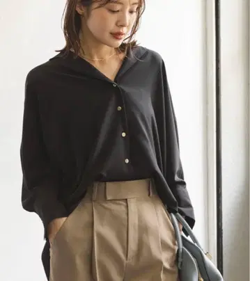 완판 새상품급 NOBLE 골드 버튼 뉘앙스 셔츠 블랙