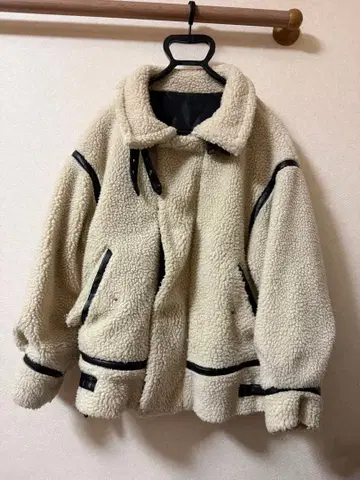 fifth 보아 자켓 크림색