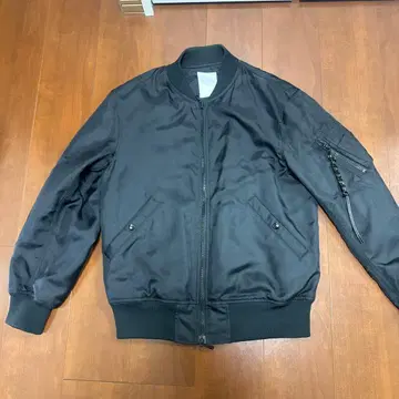 블랙 봄버 자켓 사이드 지퍼 포함