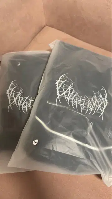 [미개봉 새상품] Yxngbratz 벨로아 상하의 셋업