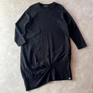 주카 롱 맨투맨 비대칭 원피스 M 블랙 벌룬 실루엣