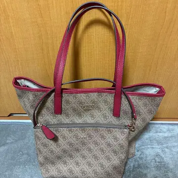 GUESS 토트백 브라운/레드