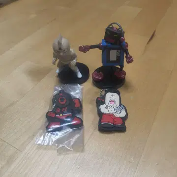 근육맨 피규어와 키링 세트