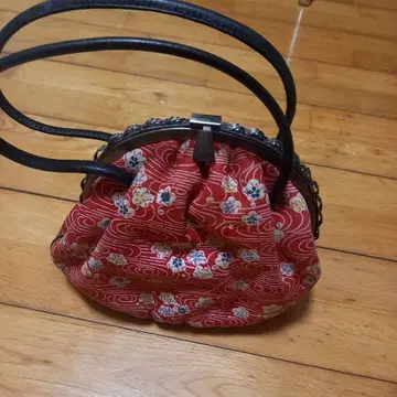 빨간색 꽃무늬 일본 의류용 가방