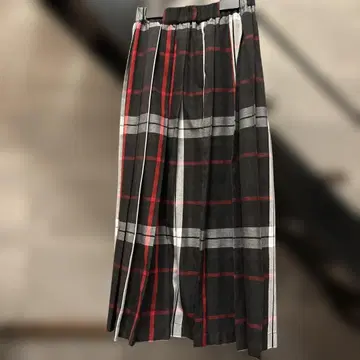 체크 무늬 플리츠 스커트