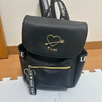 하트 모티브 블랙 백팩