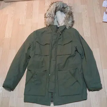 AMERICAN EAGLE 올리브 그린 모즈 코트