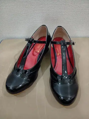 somari T 스트랩 펌프스