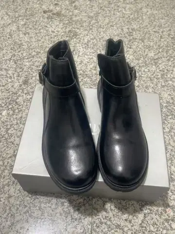 블랙 숏부츠 버클 포함