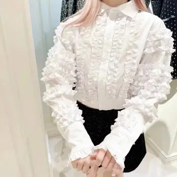 bibiy. LYLA 프릴 블라우스 화이트