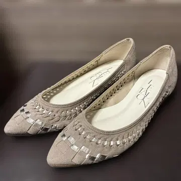 컨디션 최상 루타론 포인트 메쉬 플랫 펌프스 22.5cm 일본제