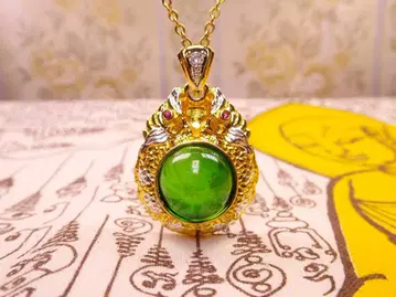 용의 보주 목걸이 금 도금 그린 컬러 태국 부적 프라크루앙