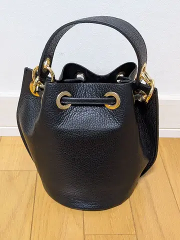 블랙 가죽 버킷형 핸드백