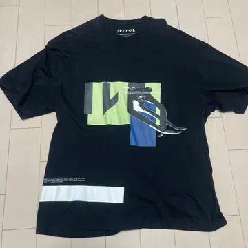 그래픽 프린트 블랙 T셔츠 L