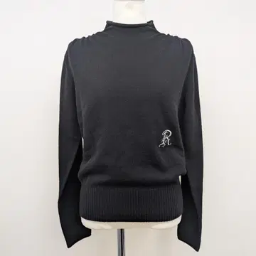 Rene 로고 자수 니트 탑 택 포함 미사용품입니다.