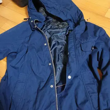 BEAMS HEART 네이비 후드 부착 마운틴 후드티 L 사이즈