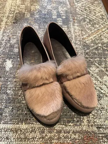 퍼 달린 그레이 로퍼