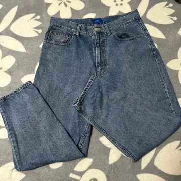 BEAMS 배기 테이퍼드 데님 M