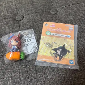 아크릴 키링과 피규어 세트