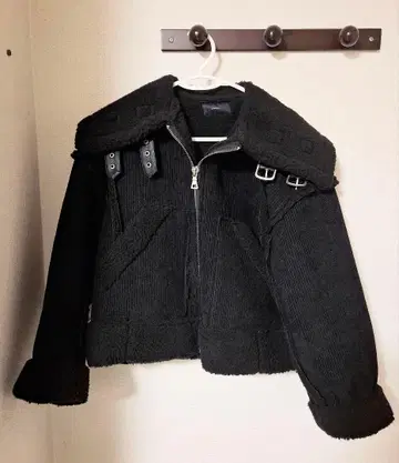 EMODA 숏 페이크 무스탕 사이즈 F 블랙