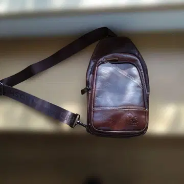 브라운 가죽 바디백