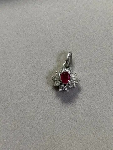 루비 펜던트 탑