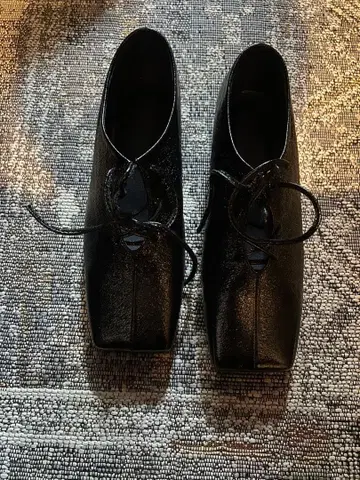 블랙 레이스업 펌프스