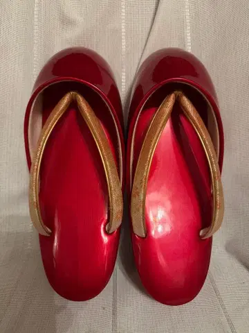 빨간색 조리 금색 샌들 끈 방한 조리