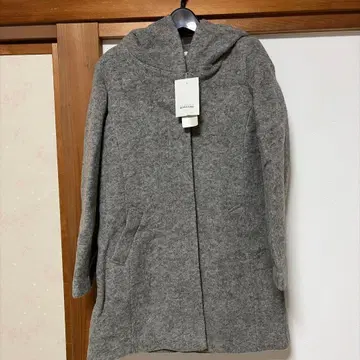 후드 부착 그레이 코트