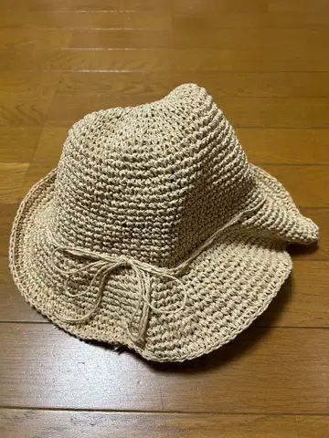 베이지 리본 포함 밀짚모자