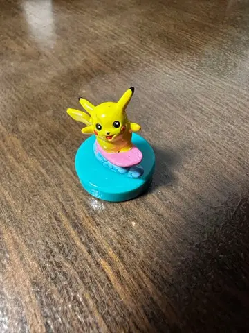 피카츄 서핑 피규어
