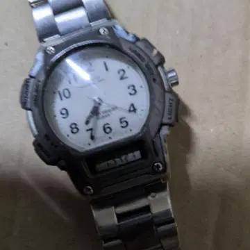 작동품. 아날로그 손목시계 디지털 표시 포함