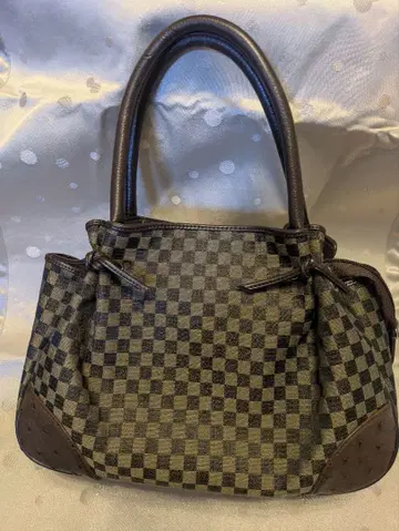 체크 무늬 가죽 핸드백